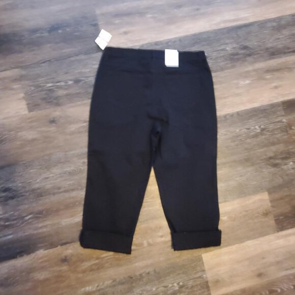 Women's New w/tags Style & Co Black Curvy Cuff Capri pants, Size 12, Stretch, - Picture 3 of 3